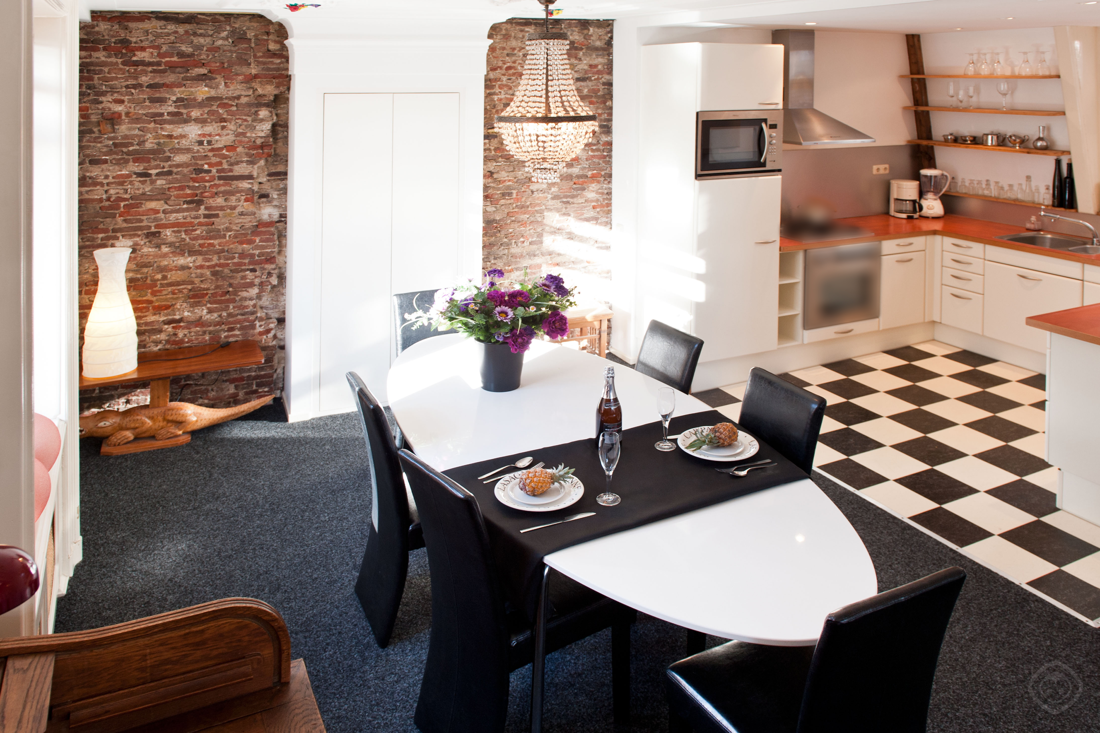 Dining table other angle Canal Holiday apartment Amsterdam