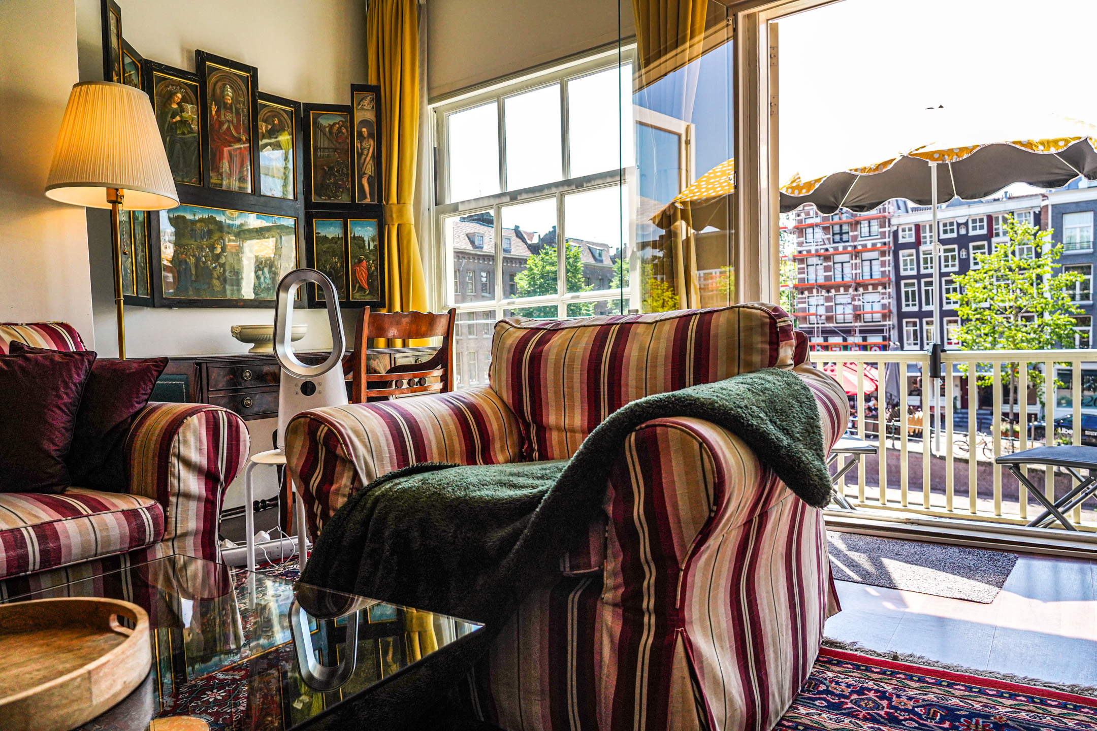 Sitting Area with view of the Balcony The Balcony at Prinsen Canal apartment Amsterdam