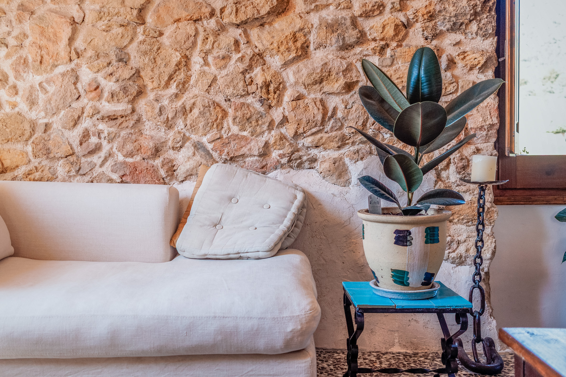 Seating Area Cal Guixater 2